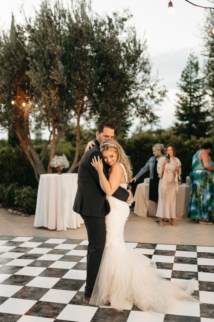 Ultimate Tips for Your Wedding | Wedding Tips for the end of your wedding day from a SoCal Wedding Photographer: Sun and Peak Studios